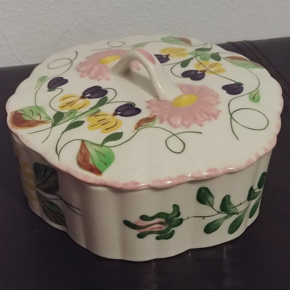 Vintage style ceramic box